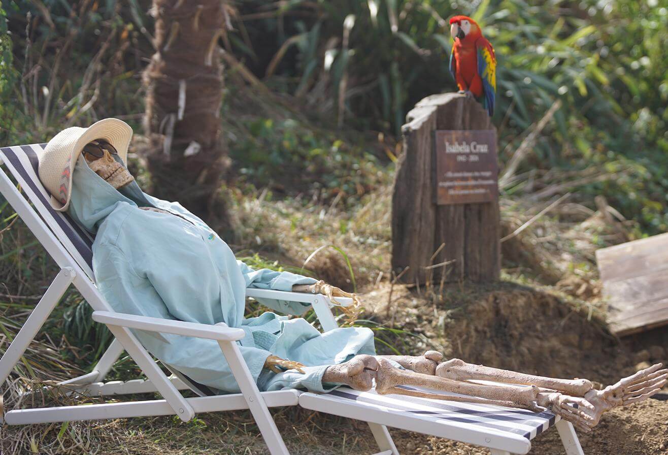 Halloween 2026 en Île-de-France - squelettes humoristiques de Día de los Muertos à Parrot World, parc animalier près de Paris