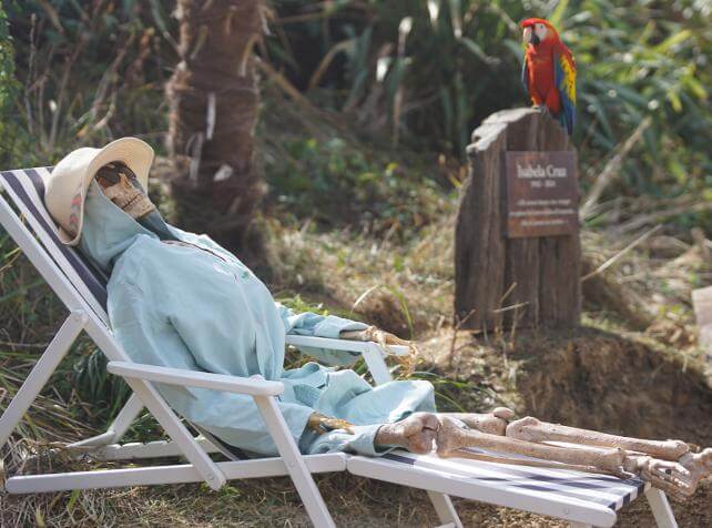 Halloween 2026 en Île-de-France - squelettes humoristiques de Día de los Muertos à Parrot World, parc animalier près de Paris