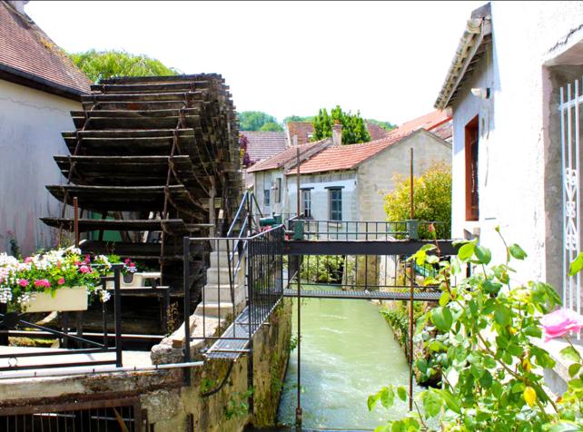 Pueblo de Crécy-la-Chapelle, conocido como la Venecia de la Brie, una excursión a 5 minutos de Parrot World y 20 de Disneyland París