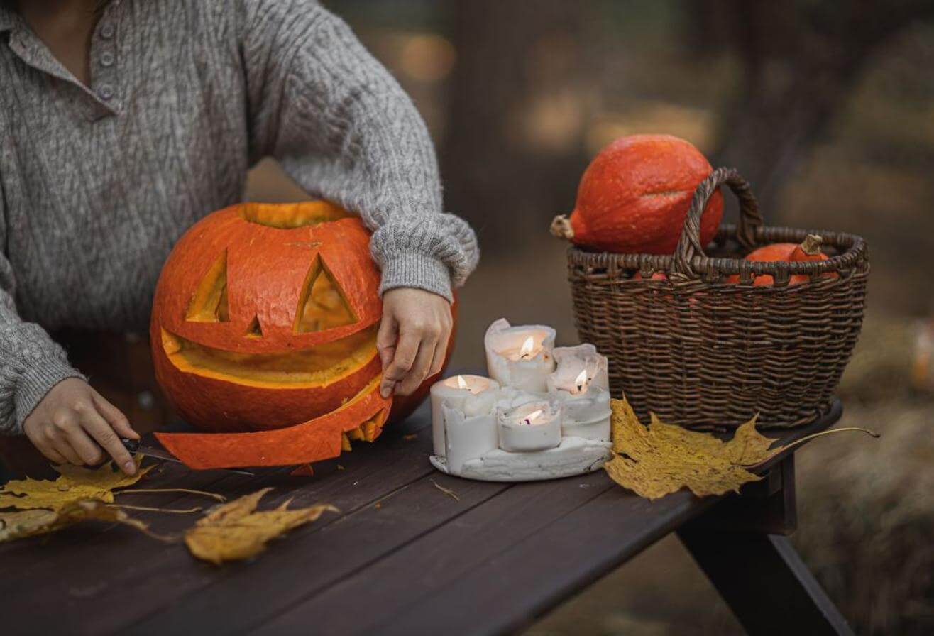 « Halloween à Chanteloup-en-Brie : atelier sculpture de citrouille à la Cueillette du Plessis, à 15 minutes de Parrot World
